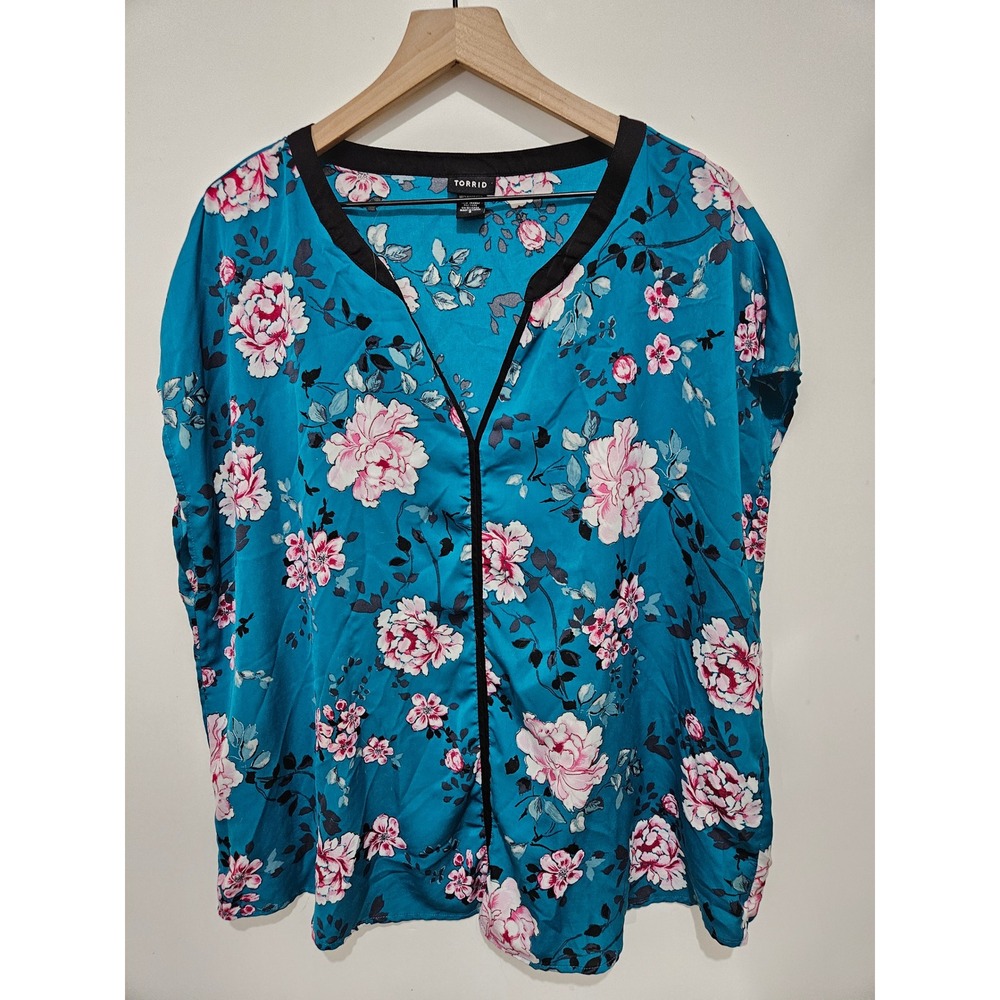 Torrid Womens Teal Blue Pink Floral V-Neck Blouse Short Sleeve Plus Size 2 2X